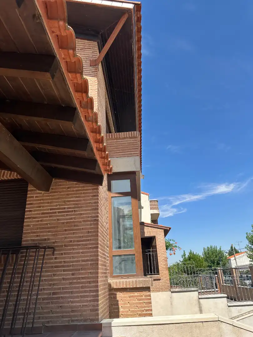 Vista exterior de Casa adosada en venda en Traspinedo amb Calefacció i Terrassa