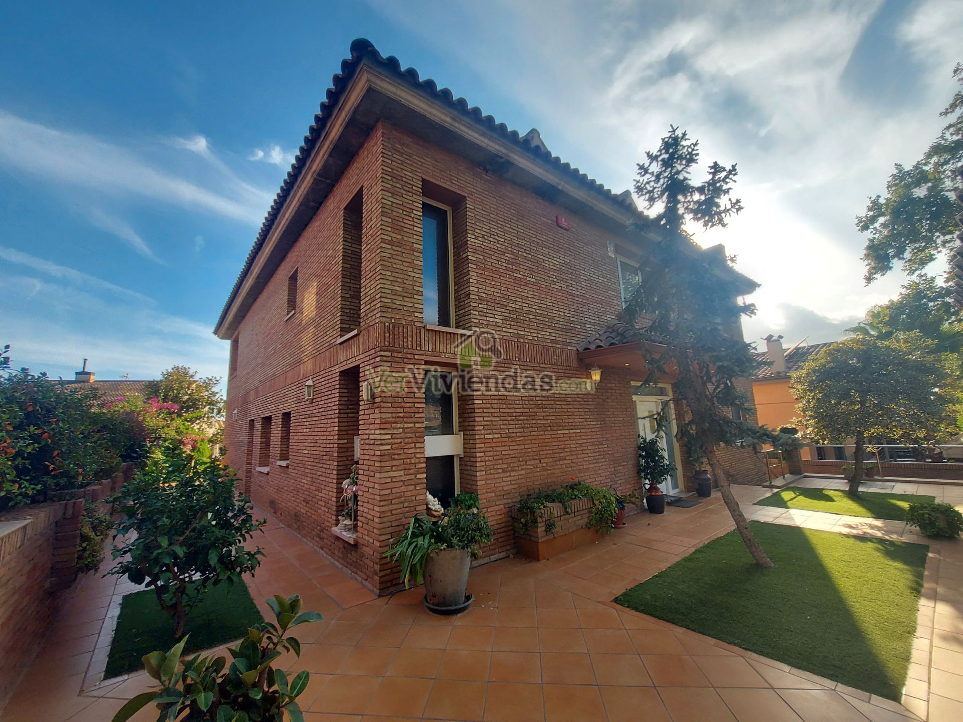 Vista exterior de Casa o xalet en venda en Rubí amb Aire condicionat, Calefacció i Jardí privat
