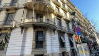 Außenansicht von Wohnung zum verkauf in  Barcelona Capital mit Heizung, Terrasse und Balkon