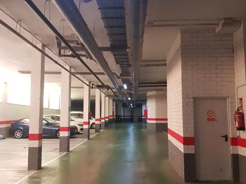 Einzelparkplatz zum Verkauf in Carrer Castell de Tona 14, imagen 3