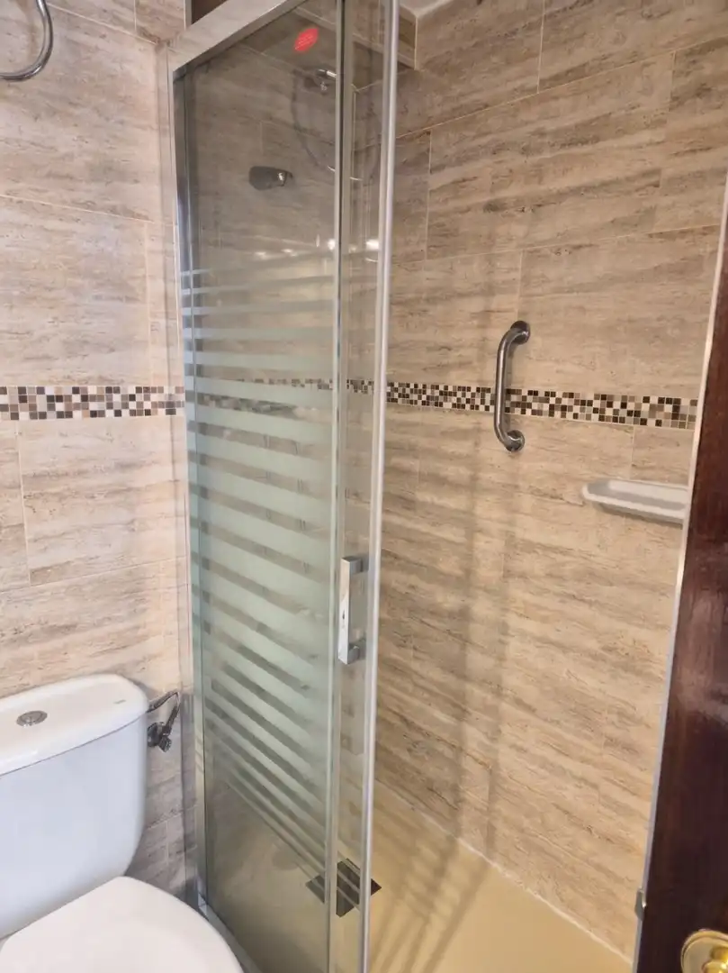 Baño de Apartamento de alquiler en Benalmádena con Terraza, Amueblado y Piscina comunitaria