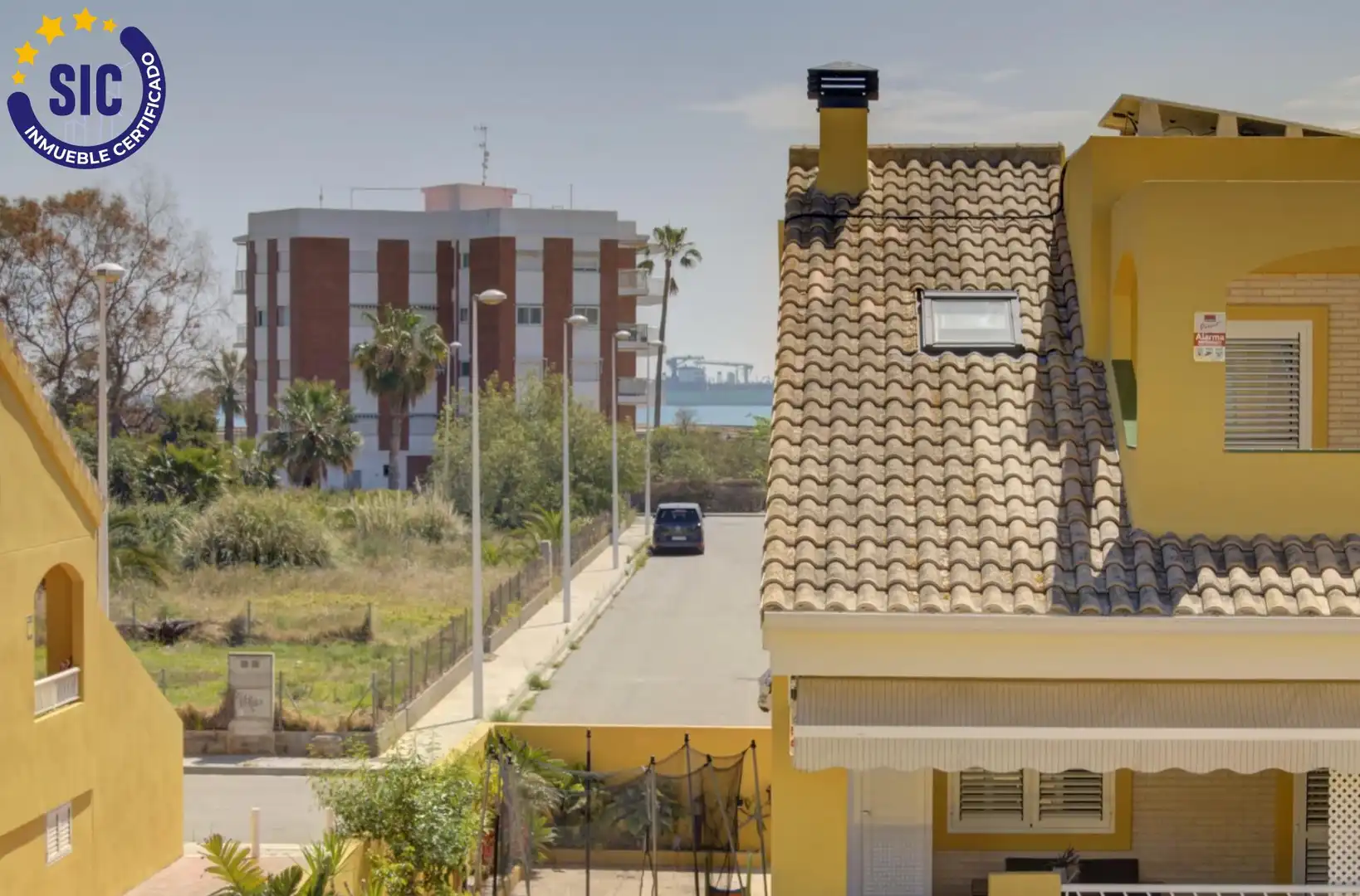 Vista exterior de Casa adosada en venda en Sagunto / Sagunt amb Aire condicionat, Calefacció i Jardí privat