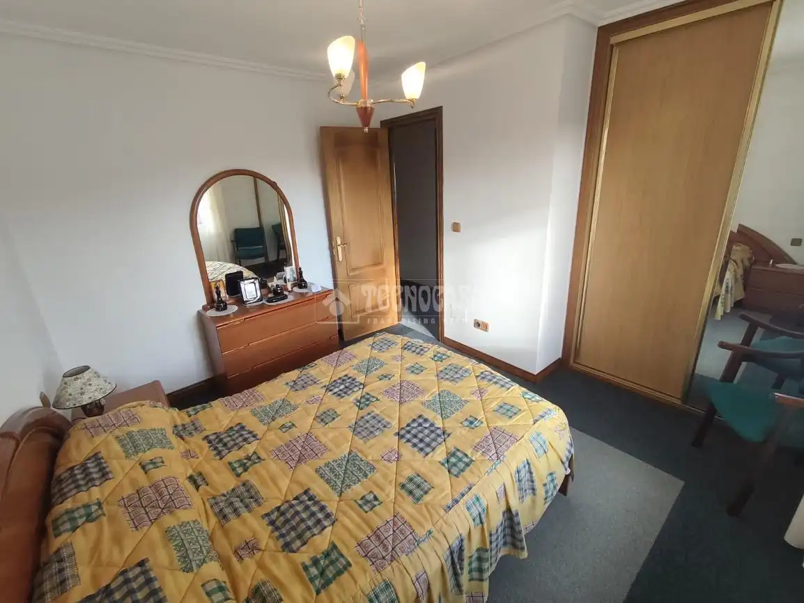 Habitación de Casa adosada en venta en Suances con Calefacción, Jardín privado y Trastero