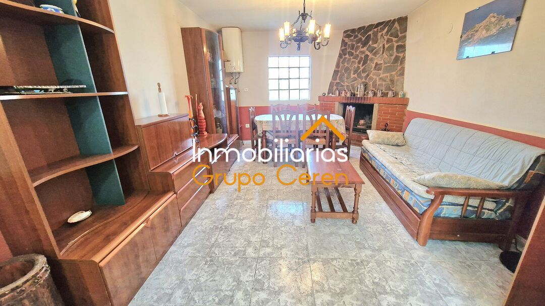 Sala d'estar de Casa adosada en venda en Herramélluri amb Calefacció, Moblat i Balcó