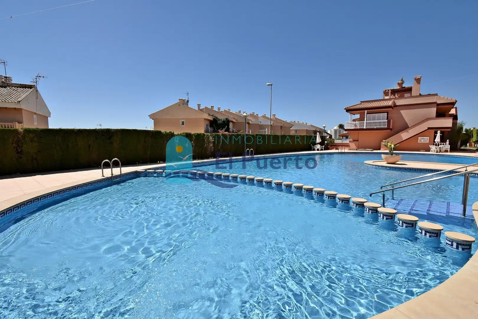 Piscina de Apartament en venda en Mazarrón amb Moblat i Piscina comunitària