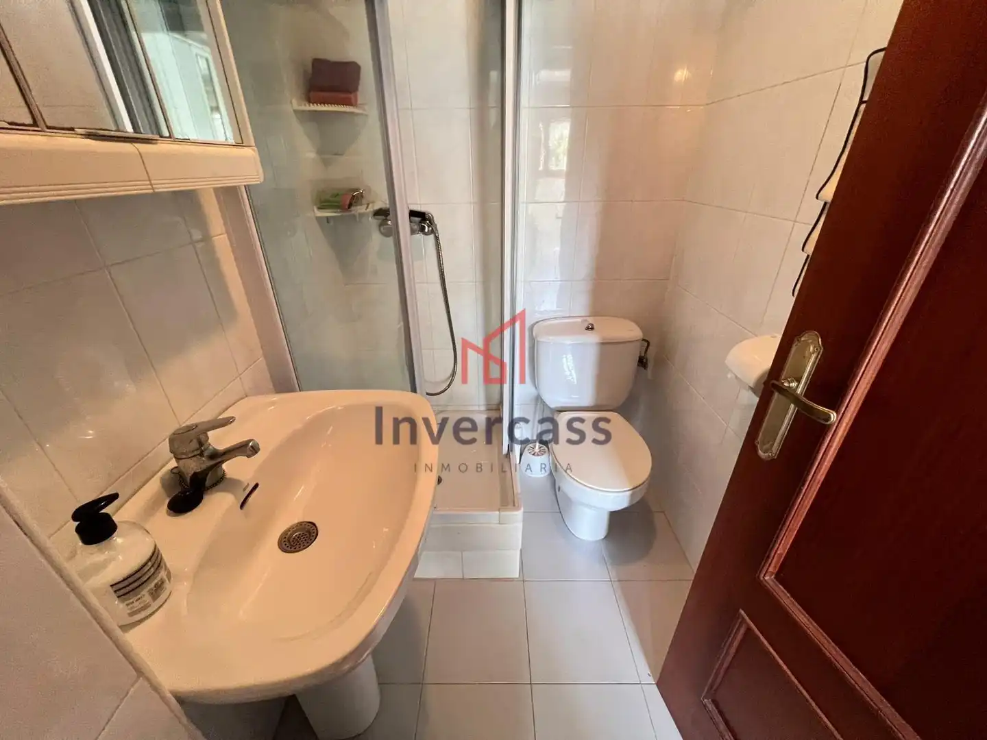 Baño de Piso en venta en Castro-Urdiales con Calefacción y Terraza