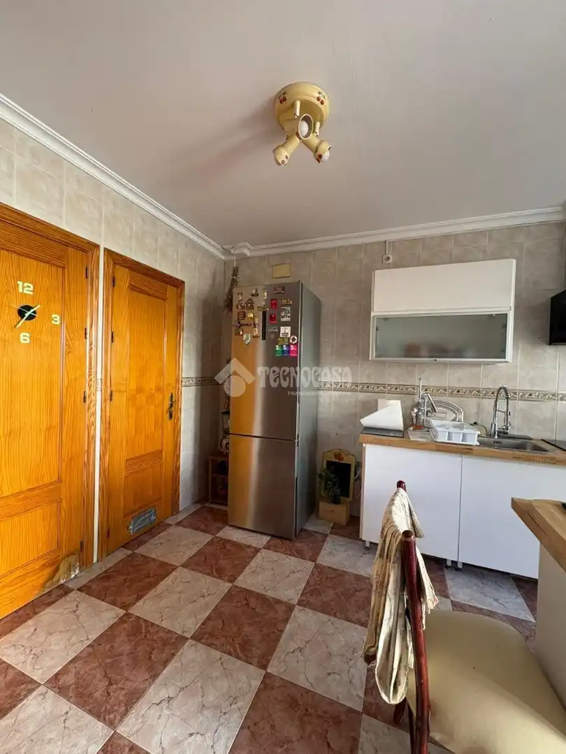 Cocina de Casa adosada en venta en La Rinconada con Piscina y Amueblado
