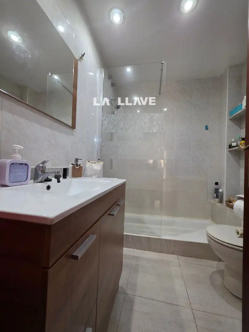 Baño de Piso en venta en Blanes con Calefacción, Terraza y Amueblado