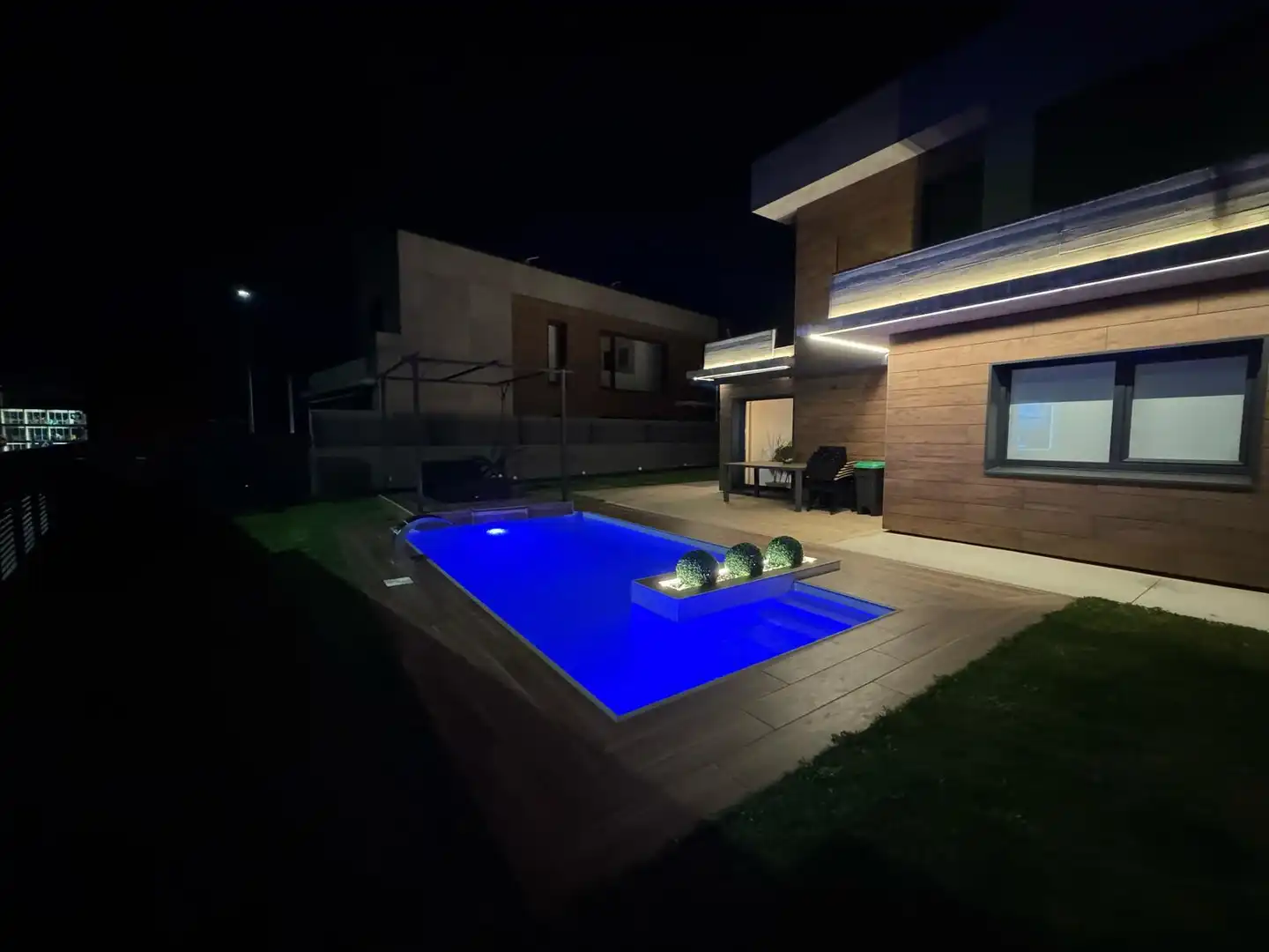 Piscina de Casa o xalet en venda en Santander amb Calefacció, Jardí privat i Parquet