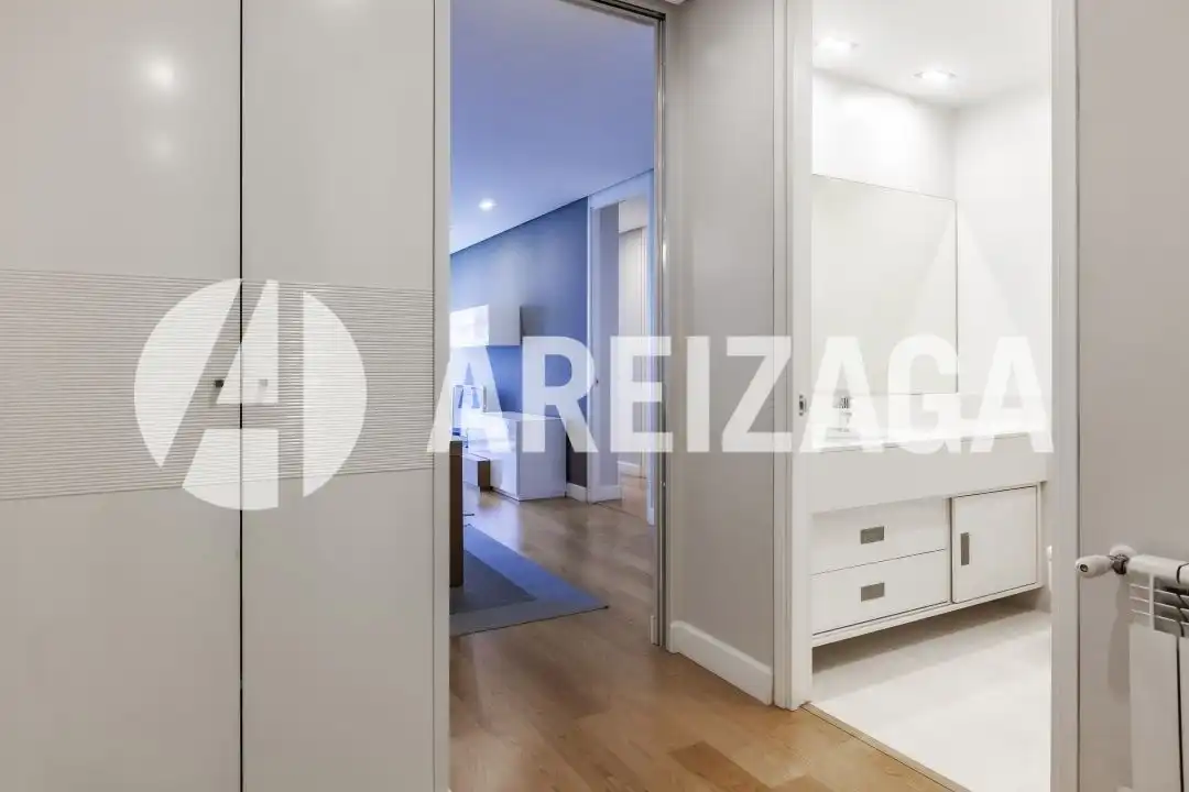 Piso en venta en Donostia - San Sebastián  con Calefacción, Terraza y Balcón