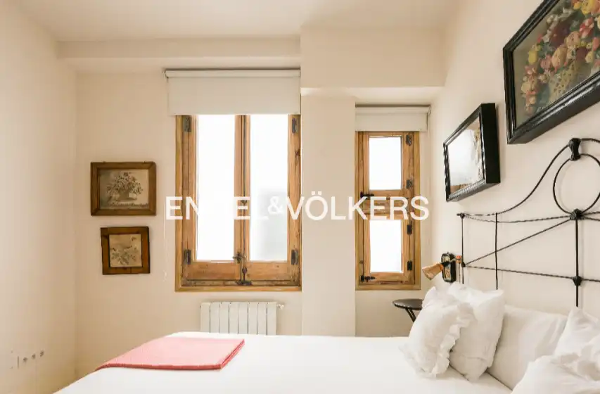 Schlafzimmer von Wohnung zur Miete in Madrid mit Klimaanlage, Heizung und Möbliert