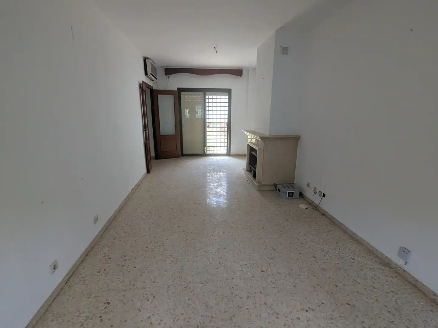 Sala de estar de Casa adosada en venta en Sevilla con Balcón
