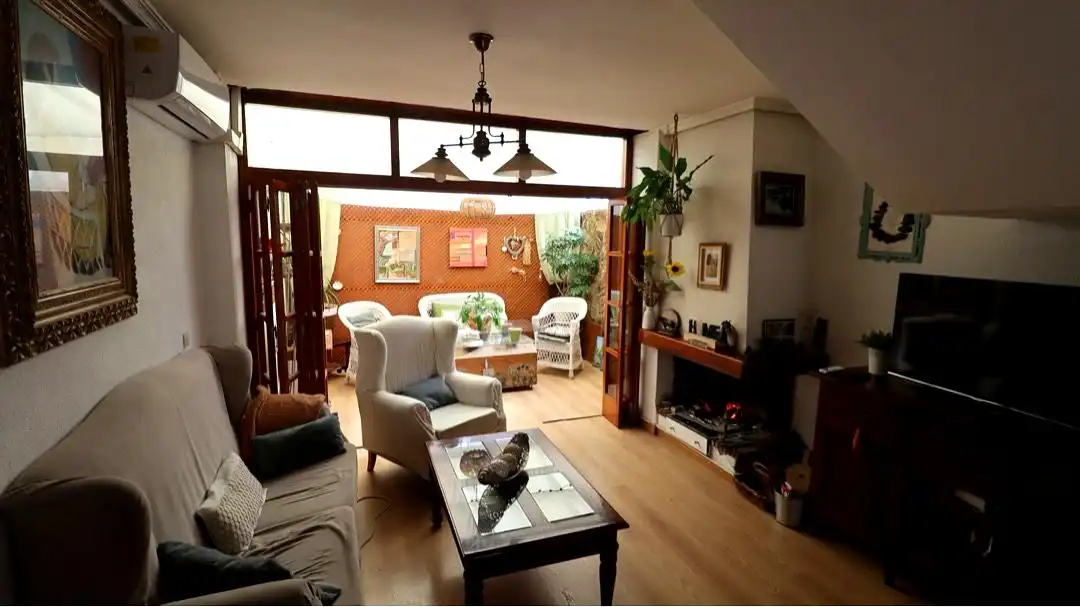 Sala d'estar de Casa o xalet en venda en Badajoz Capital amb Aire condicionat, Calefacció i Parquet