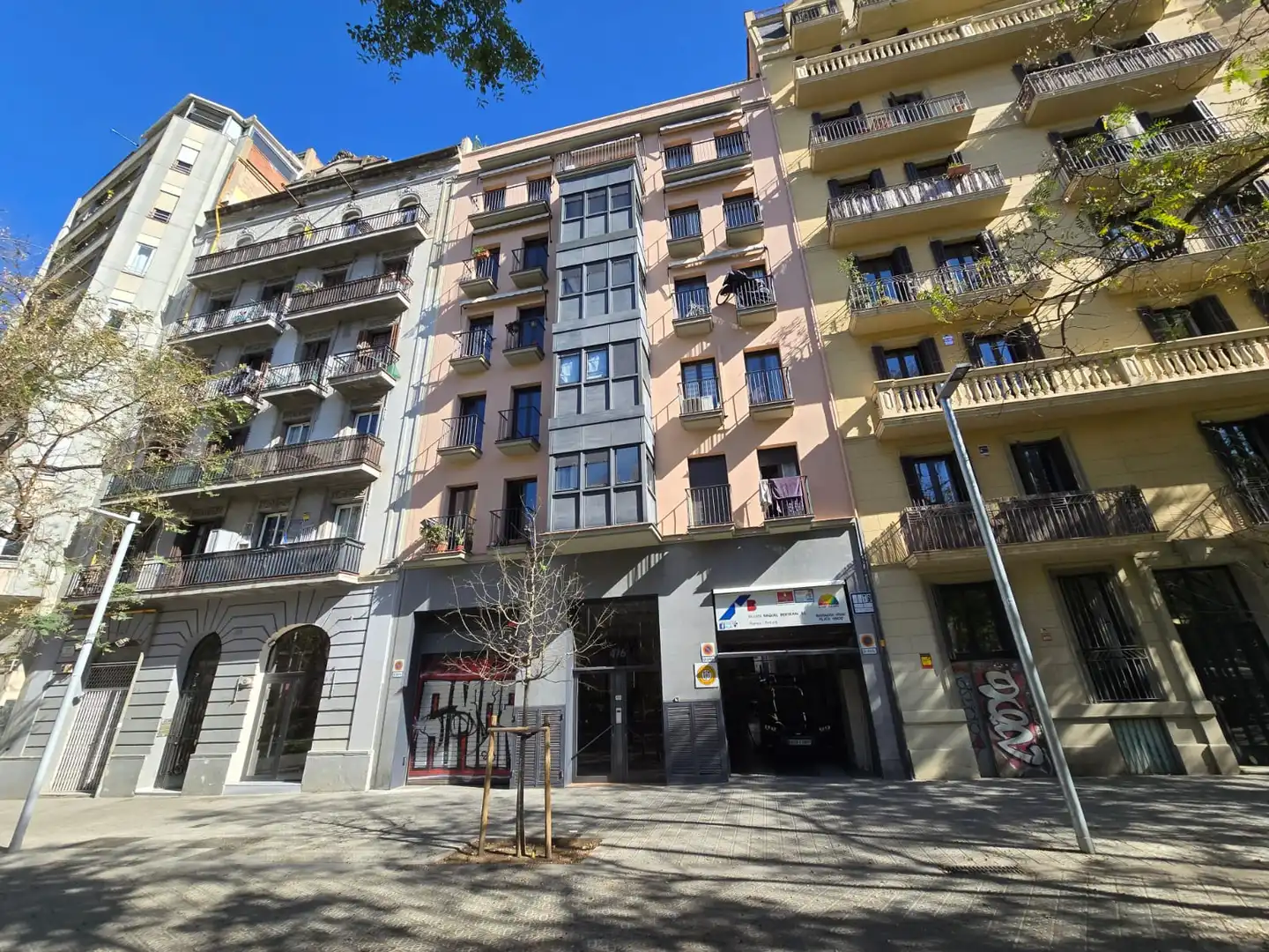 Vista exterior de Pis en venda en Barcelona amb Aire condicionat, Calefacció i Parquet