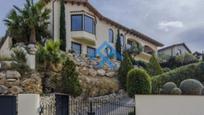 Vista exterior de Casa o xalet en venda en Sitges amb Aire condicionat, Piscina i Balcó