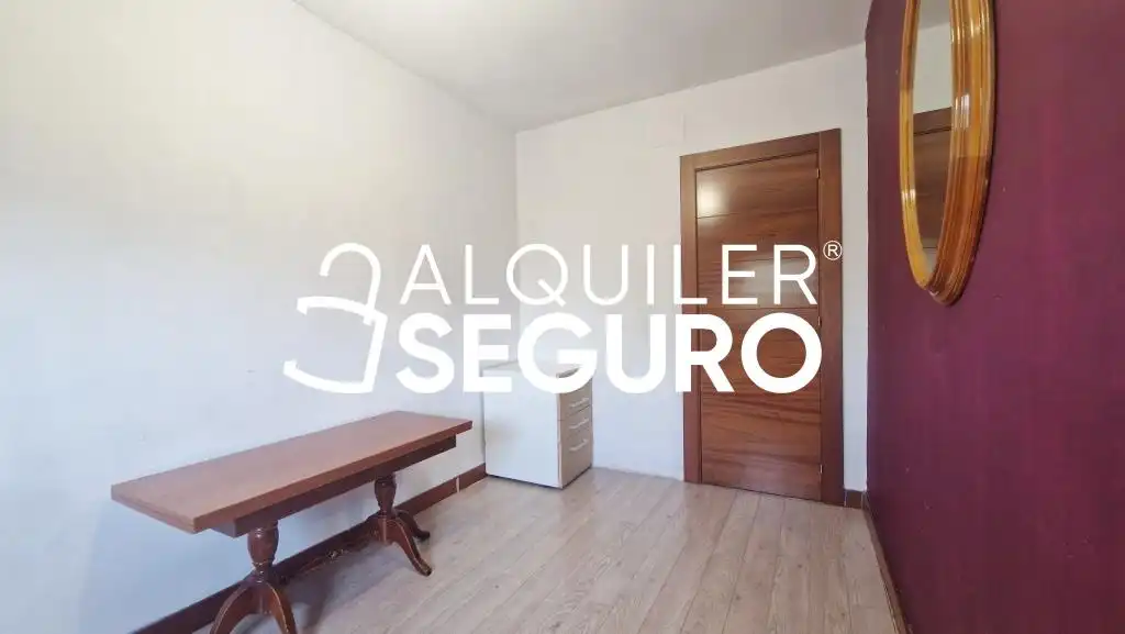 Bedroom of Flat for rent in Madrid  with Air Conditioner, Heating and Furnished