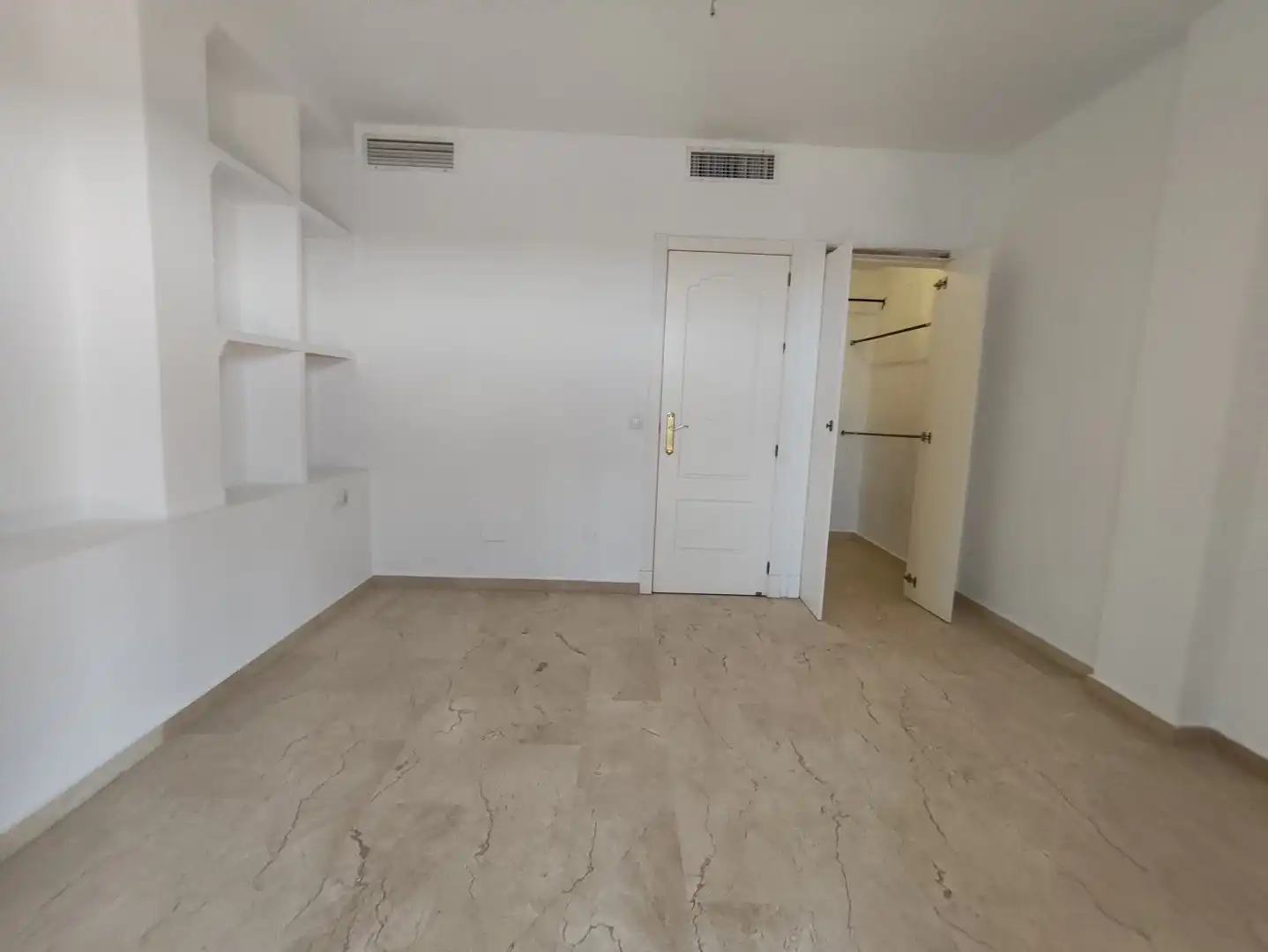 Piso en venta en Aznalcázar con Aire acondicionado, Calefacción y Terraza