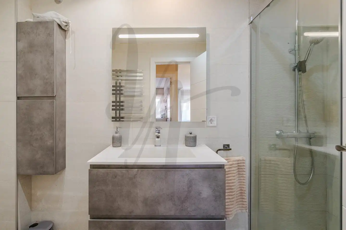 Badezimmer von Wohnung zum Verkauf in Madrid mit Klimaanlage, Heizung und Parkett