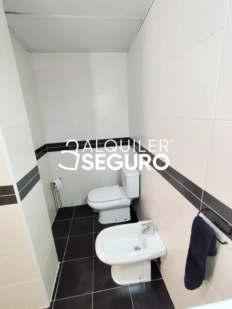 Baño de Ático de alquiler en Recas con Calefacción, Trastero y Amueblado