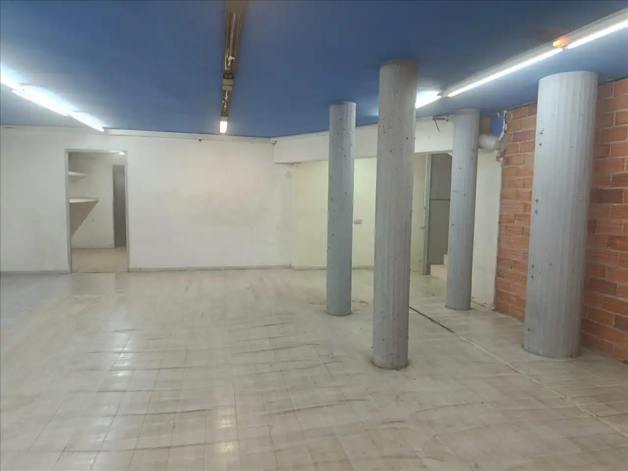 Business premises for sale in Calle Alfonso Iv Setenta-Y-Tres-Y-Setenta-Y-Cinco, imagen 17
