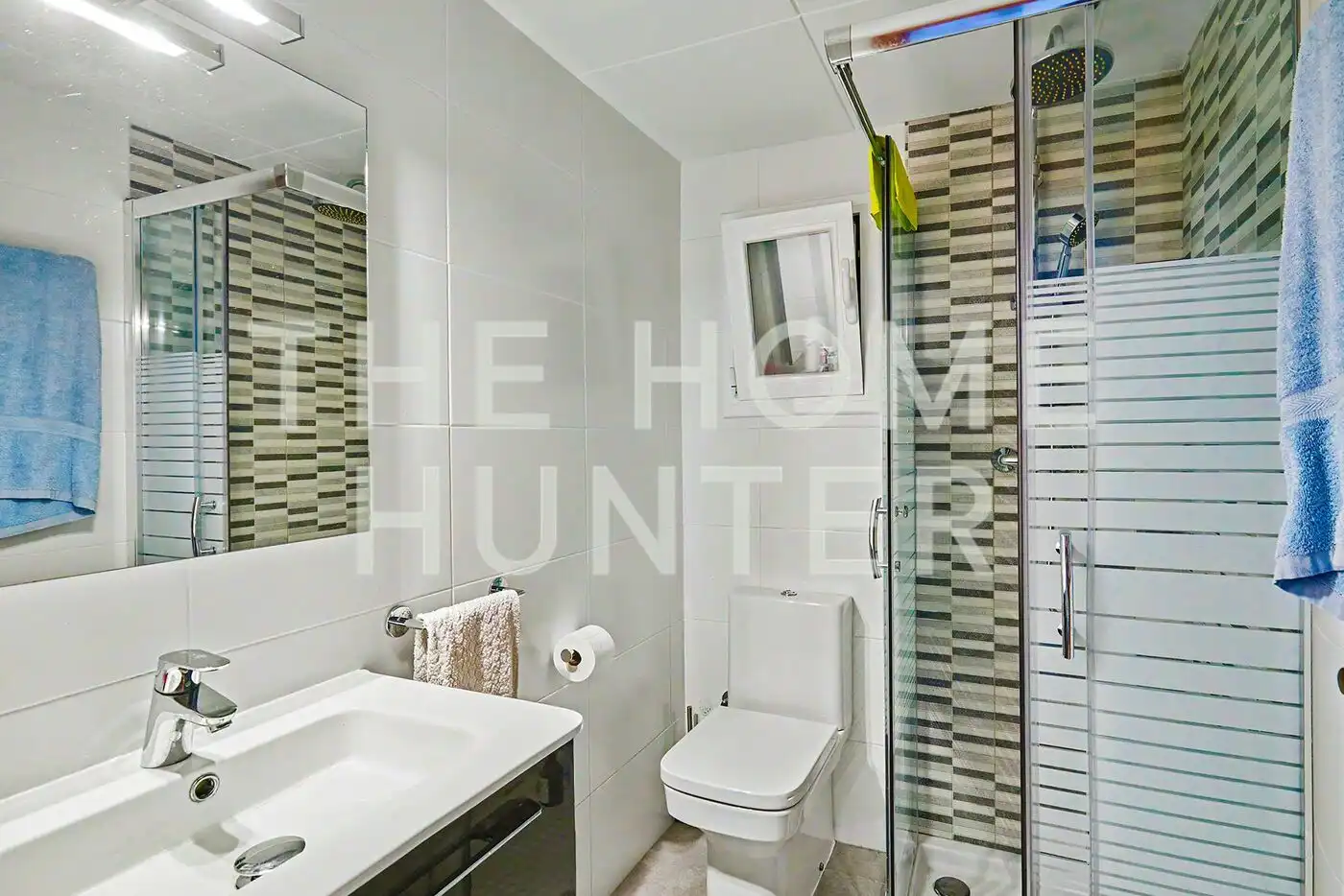 Bathroom of Houses for sale in Barcelona  with Air Conditioner, Heating and Private garden