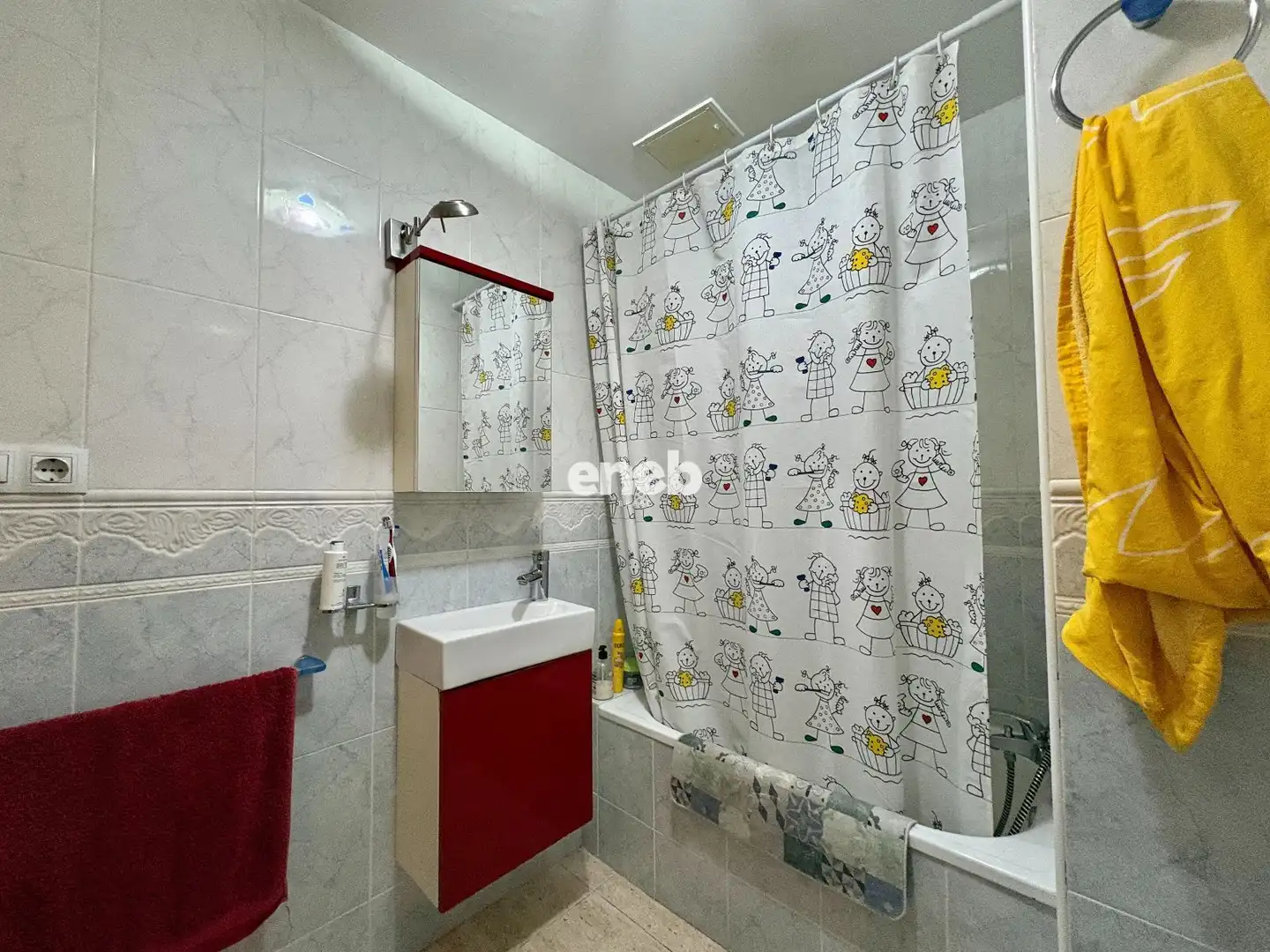 Baño de Piso de alquiler en Benicarló con Aire acondicionado, Calefacción y Piscina