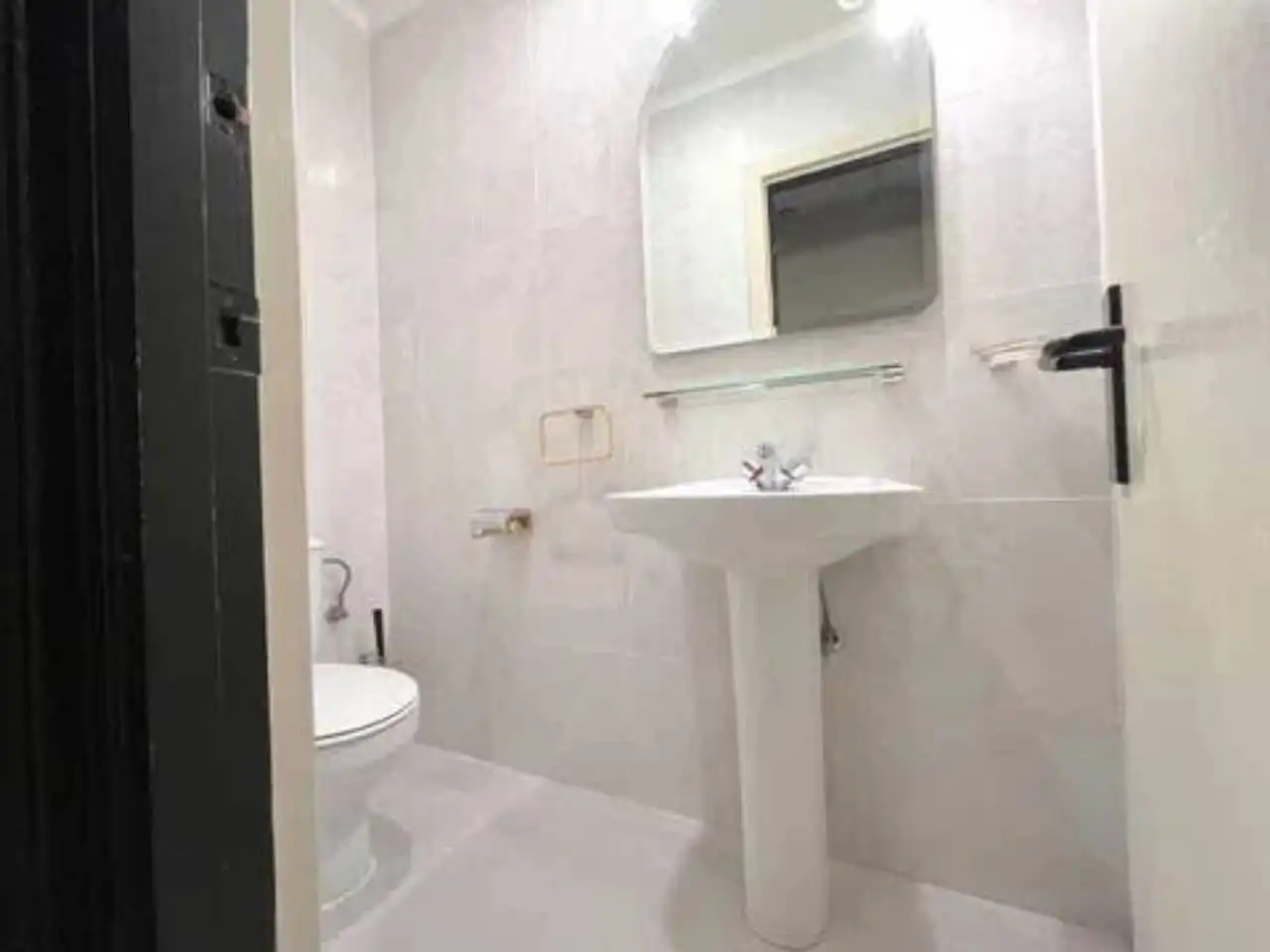 Badezimmer von Büro zum Verkauf in Leioa