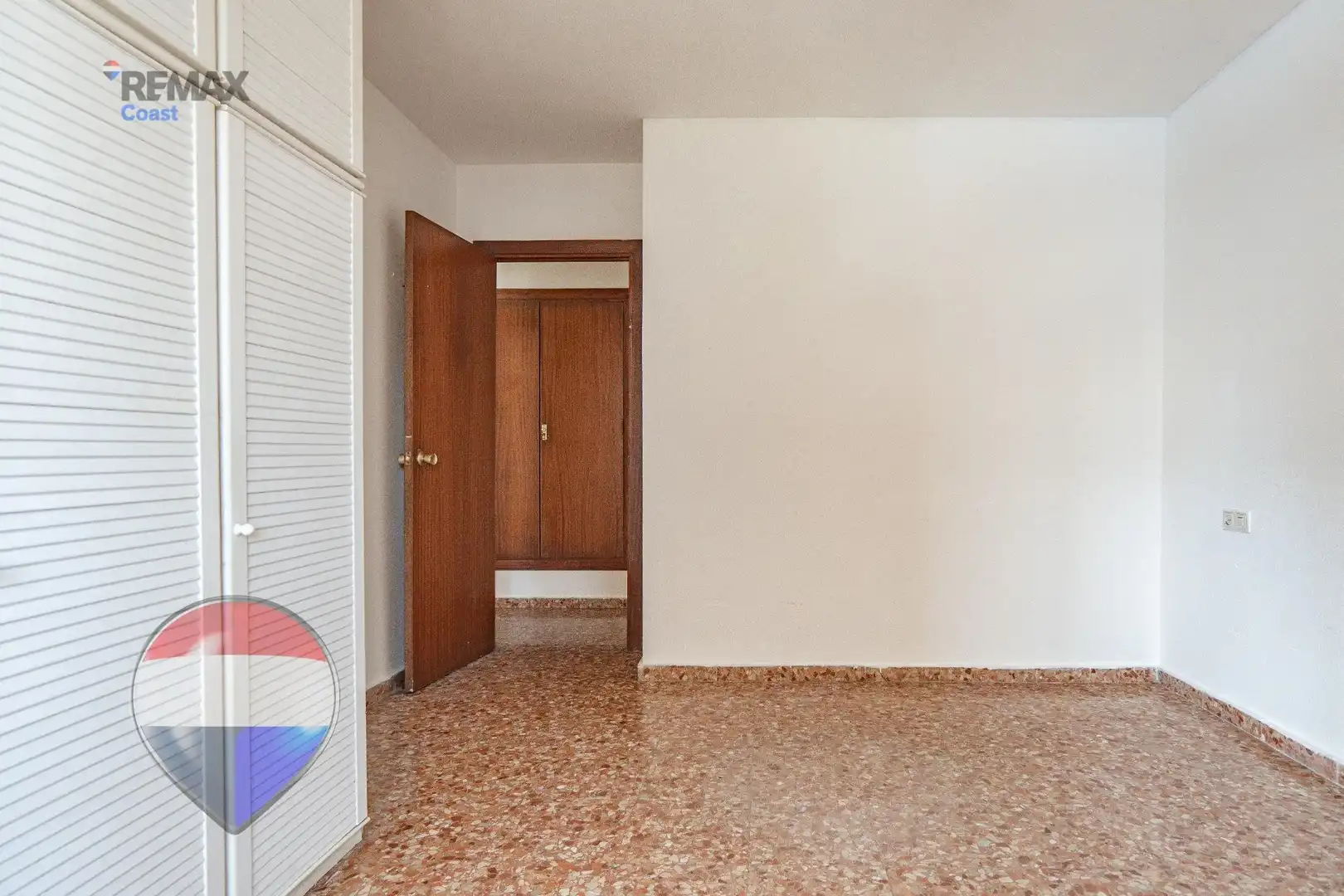 Wohnung zum Verkauf in Rincón de la Victoria mit Privatgarten, Terrasse und Gemeinschaftspool