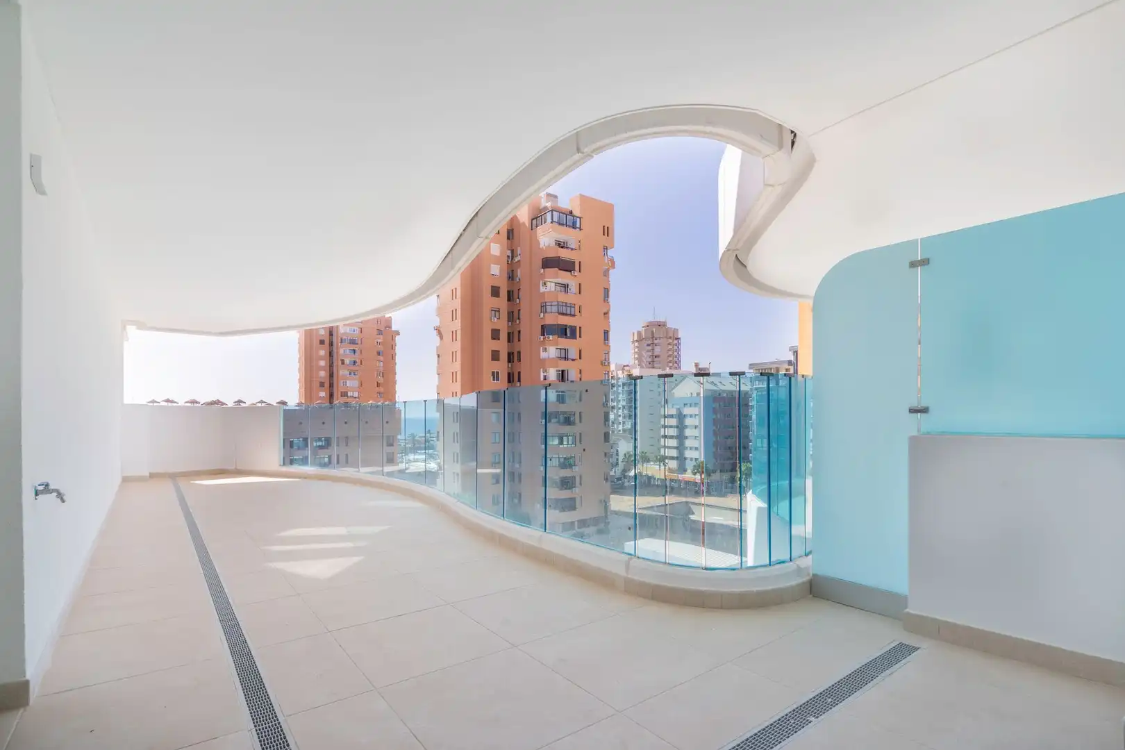 Apartament amb ascensor en venda a Puerto Deportivo