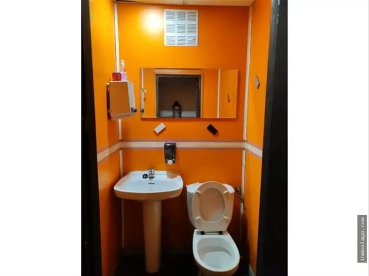 Badezimmer von Geschaftsraum zum Verkauf in Badia del Vallès mit Klimaanlage, Heizung und Möbliert
