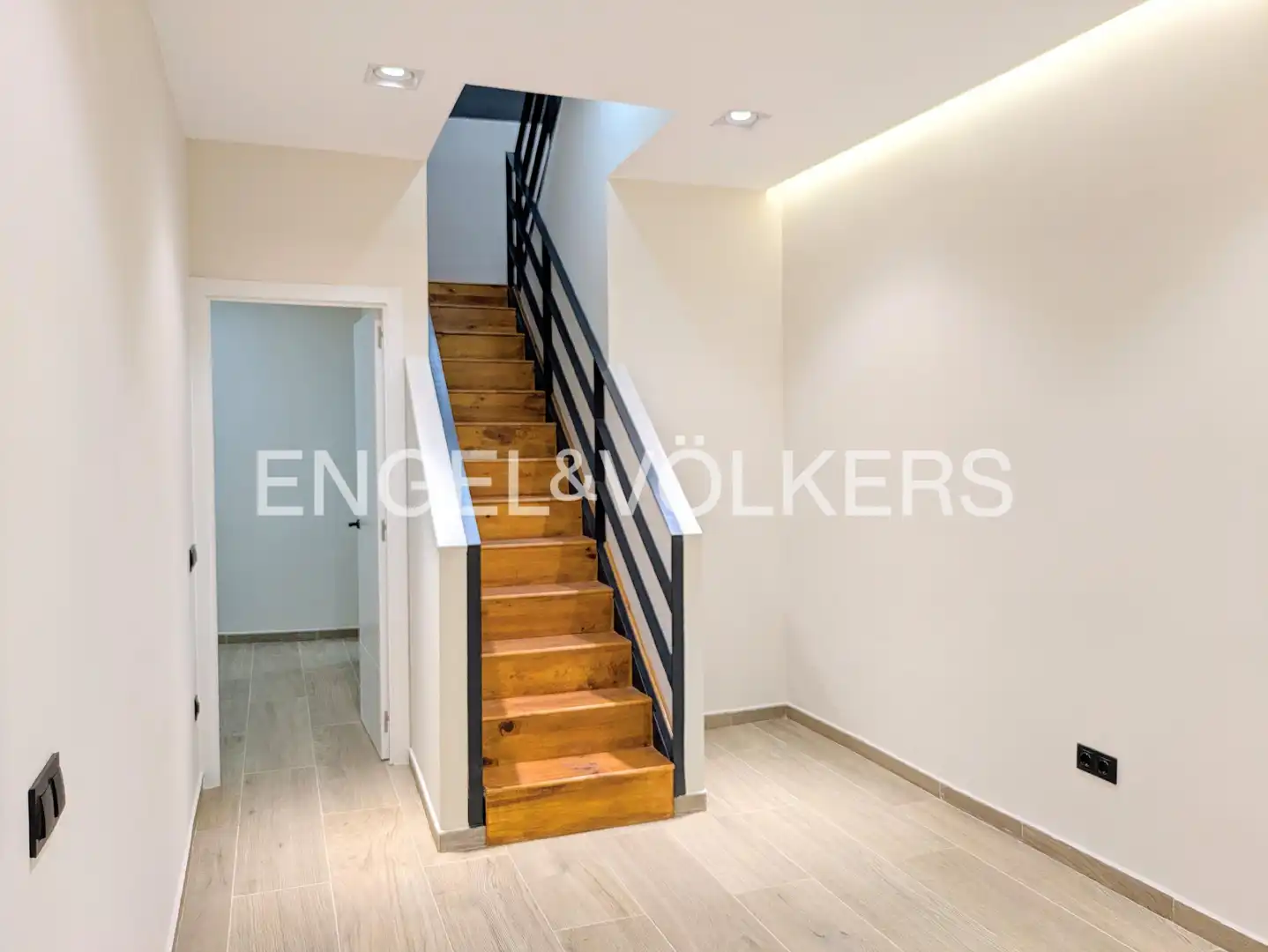 Flat for sale in Barcelona  with Air Conditioner and Heating