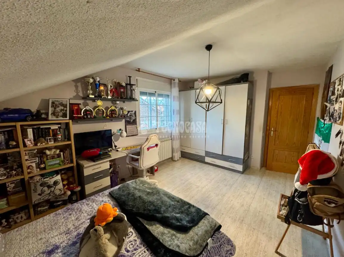 Casa adosada en venta en Villanueva de la Torre con Aire acondicionado