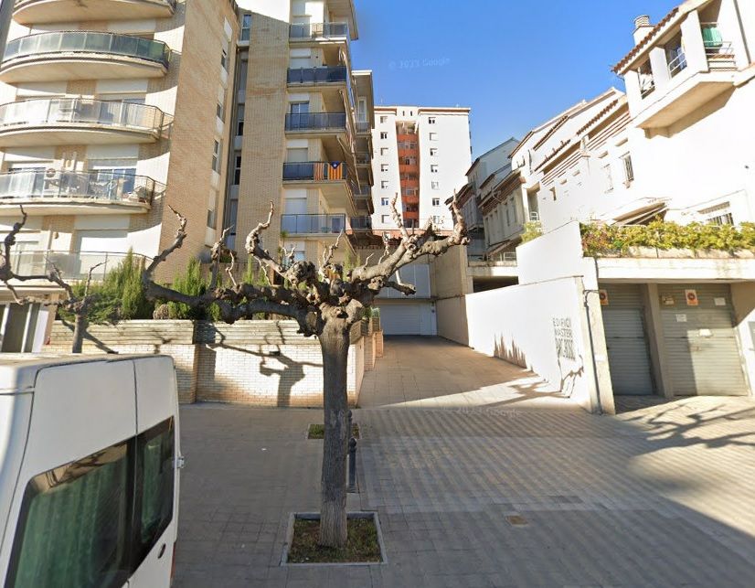 Exterior view of Garage for sale in Figueres
