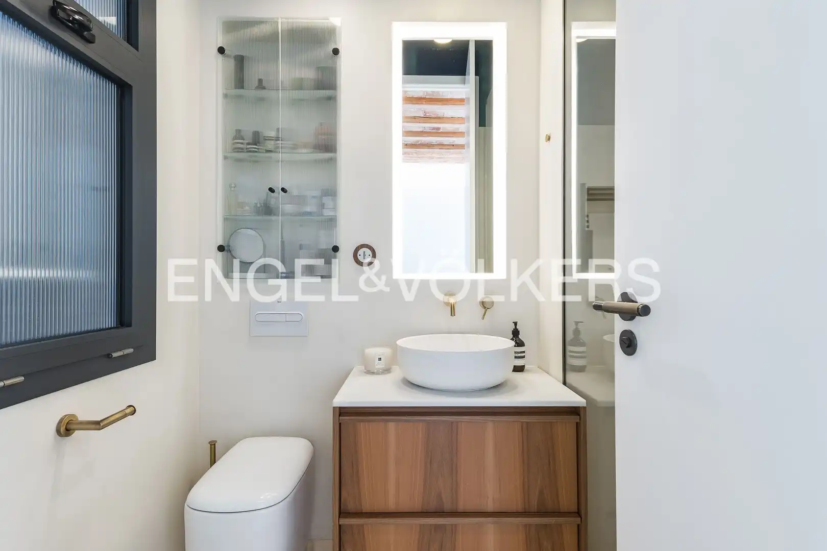 Badezimmer von Wohnung zum Verkauf in Barcelona mit Klimaanlage, Heizung und Abstellraum