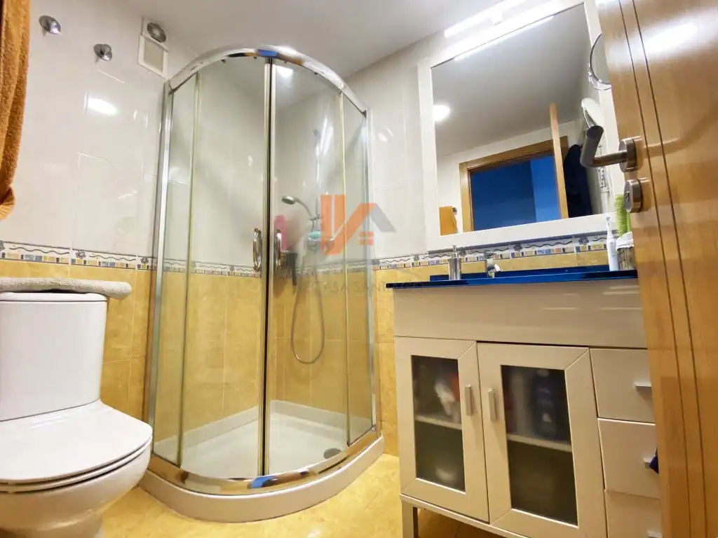 Bathroom of Flat for sale in Ames  with Oven