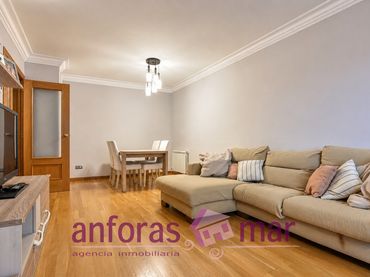 Piso con balcón en venta en Carrer Josep Català