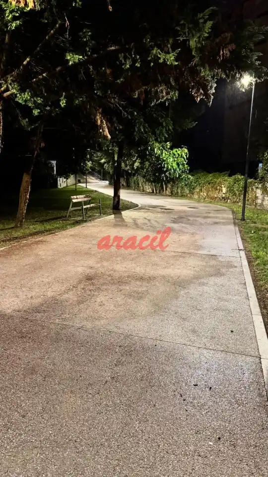 Aparcament de Casa adosada en venda en Ourense Capital  amb Calefacció, Jardí privat i Parquet