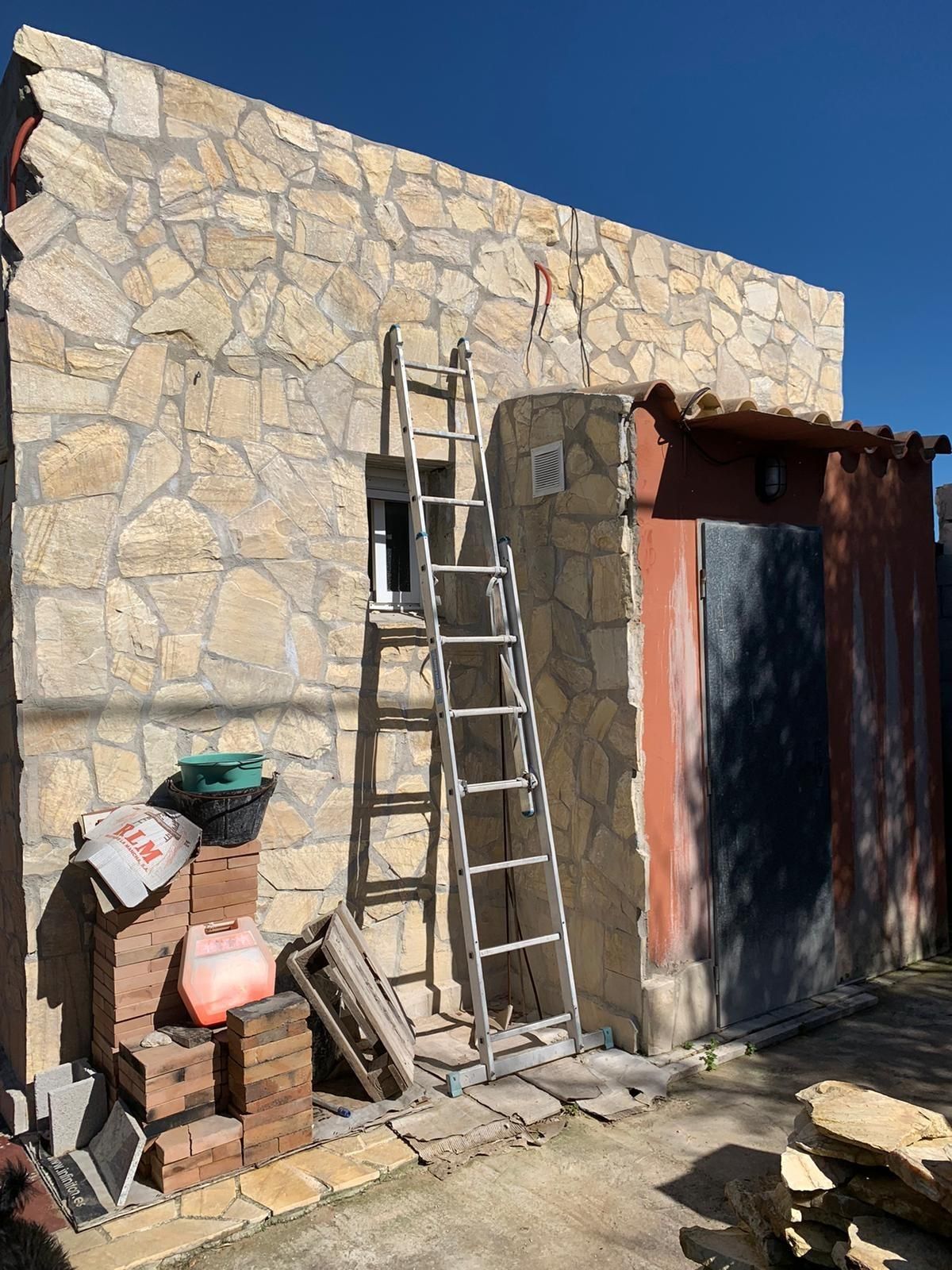 Vista exterior de Casa o xalet en venda en Chiclana de la Frontera amb Jardí privat i Traster