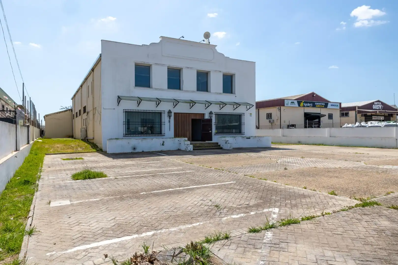 Vista exterior de Nau industrial en venda en Chipiona