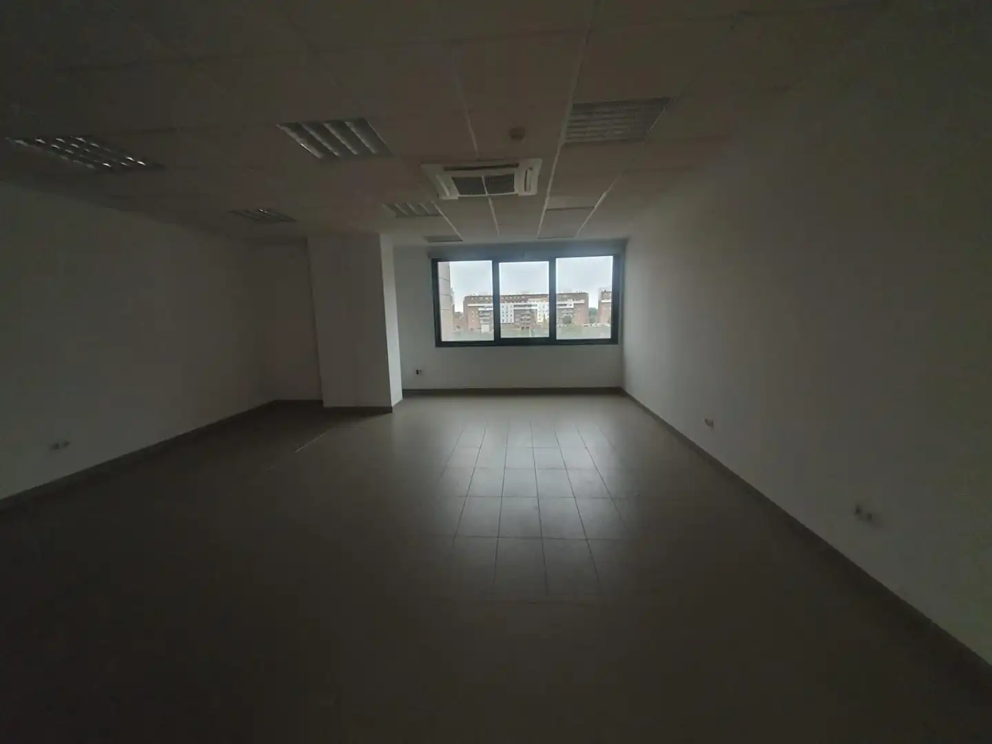 Oficina de lloguer a Este - Alcosa- Torreblanca