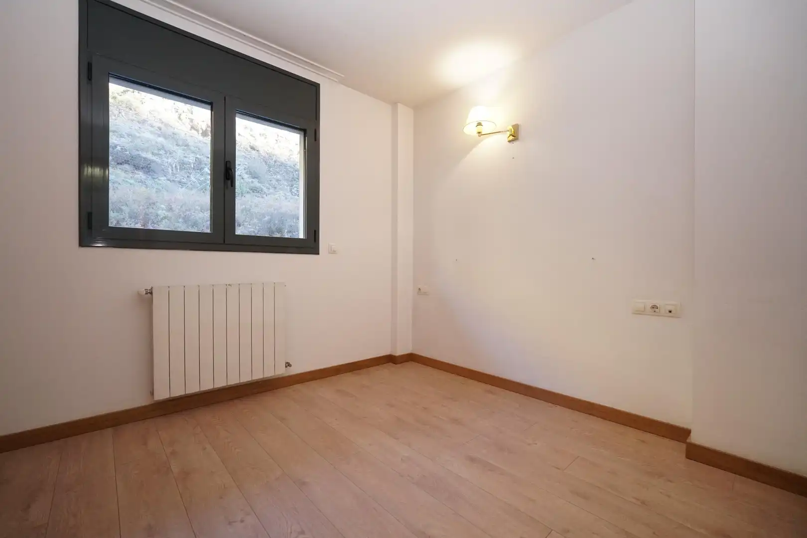 Image 4 of the listing
