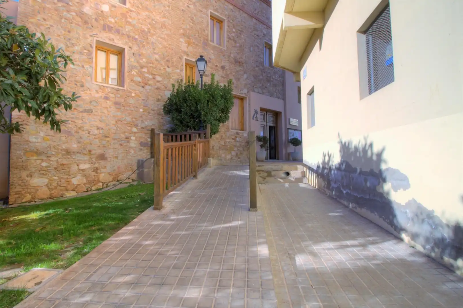 Vista exterior de Local de alquiler en Almenara