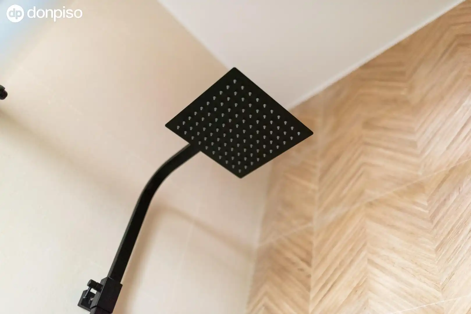 Baño de Estudio en venta en Granada con Aire acondicionado, Calefacción y Amueblado