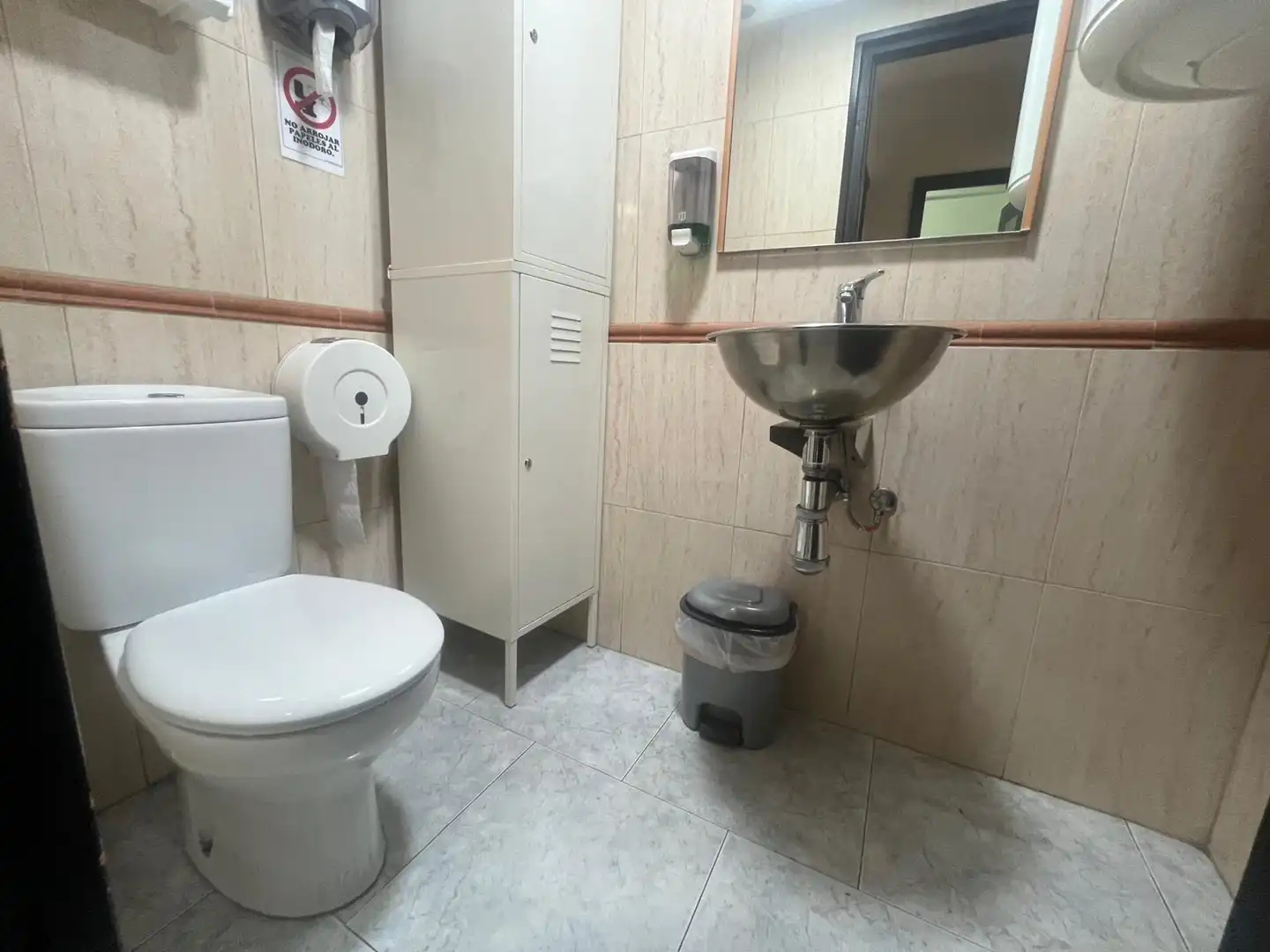 Local en venta en Calle de Lorenzo Ferreira, Santa Rosa - Valdeolleros