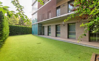 Exterior view of Flat for sale in Sant Cugat del Vallès  with Air Conditioner and Terrace