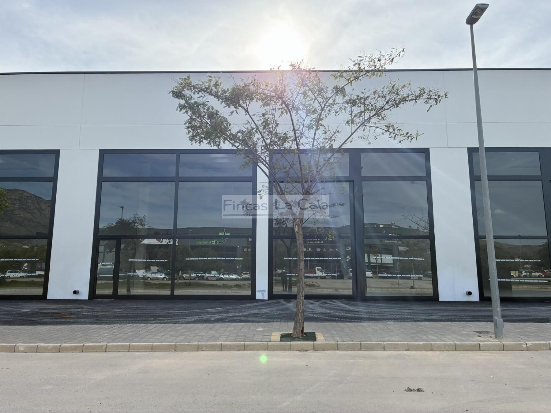 Vista exterior de Nave industrial de alquiler en Villajoyosa / La Vila Joiosa