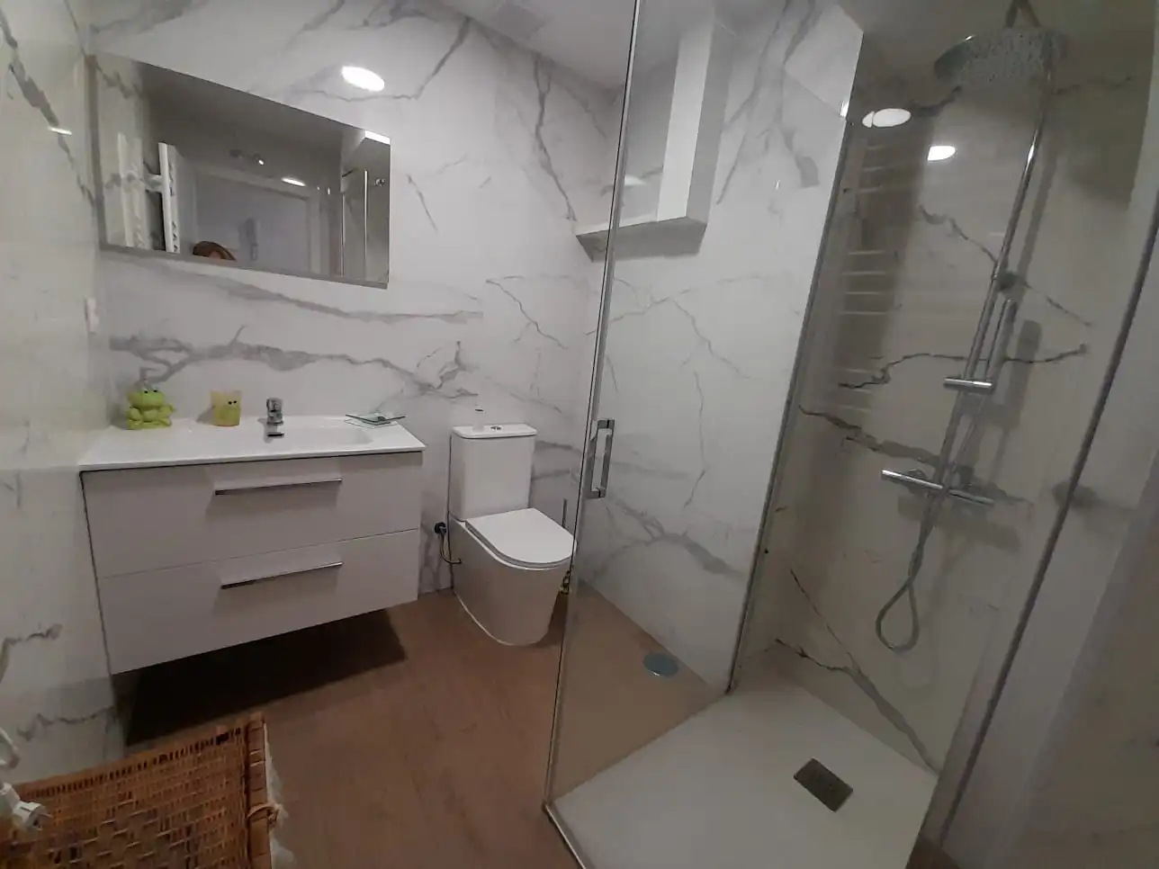 Baño de Piso de alquiler en Madrid con Aire acondicionado, Calefacción y Parquet