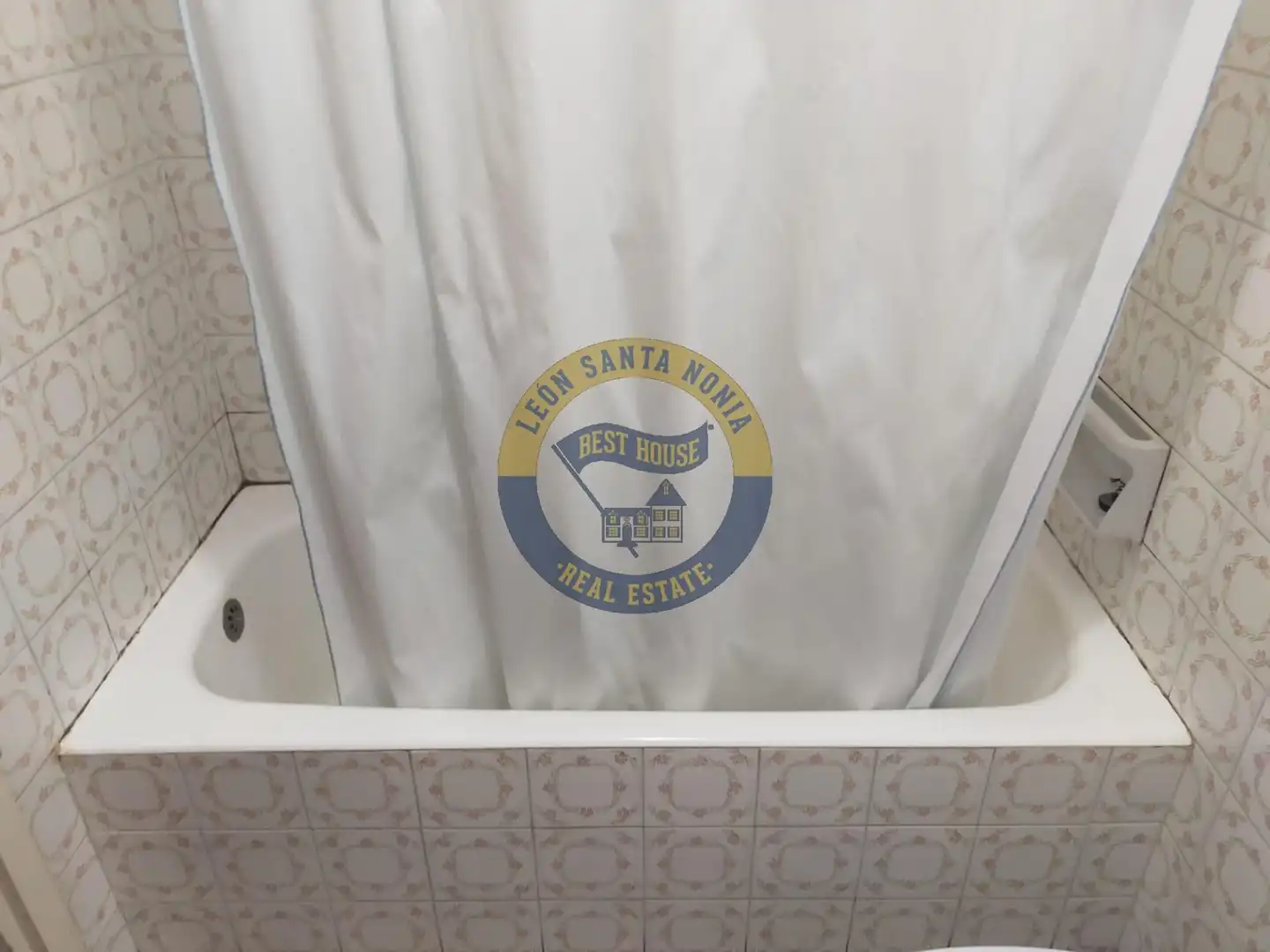 Bathroom of Flat for sale in Mansilla de las Mulas  with Private garden, Terrace and Storage room