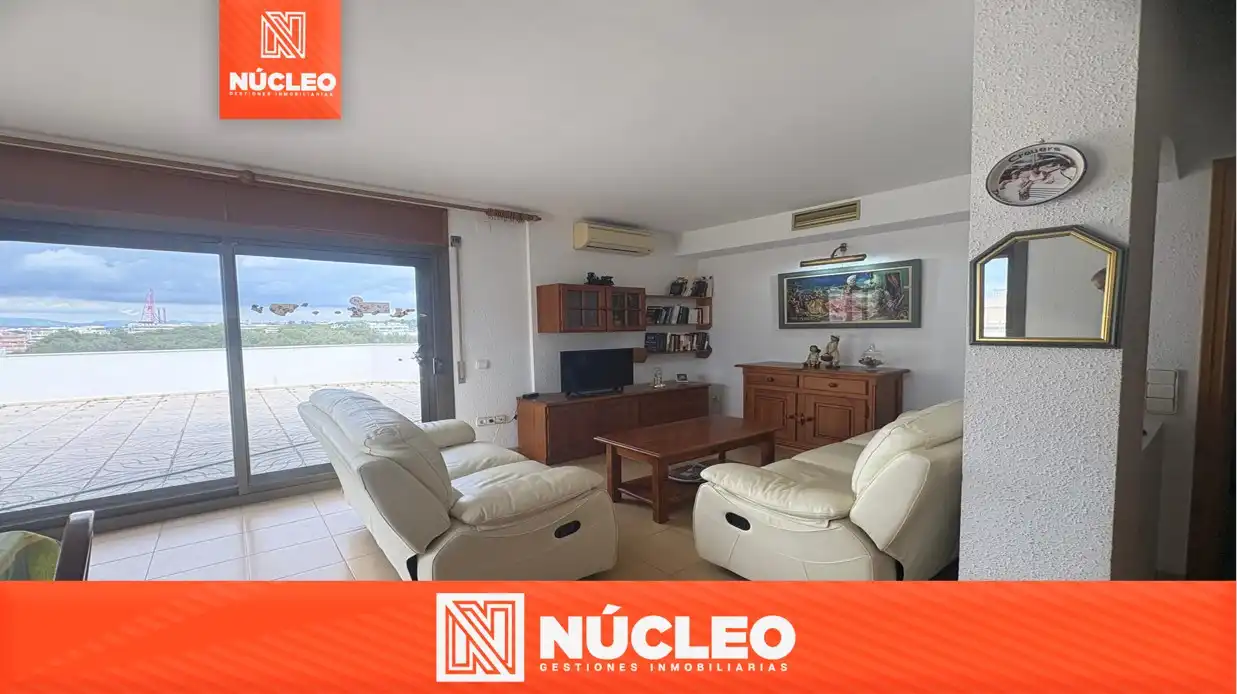 Wohnzimmer von Dachboden zum Verkauf in Salou mit Klimaanlage, Terrasse und Abstellraum