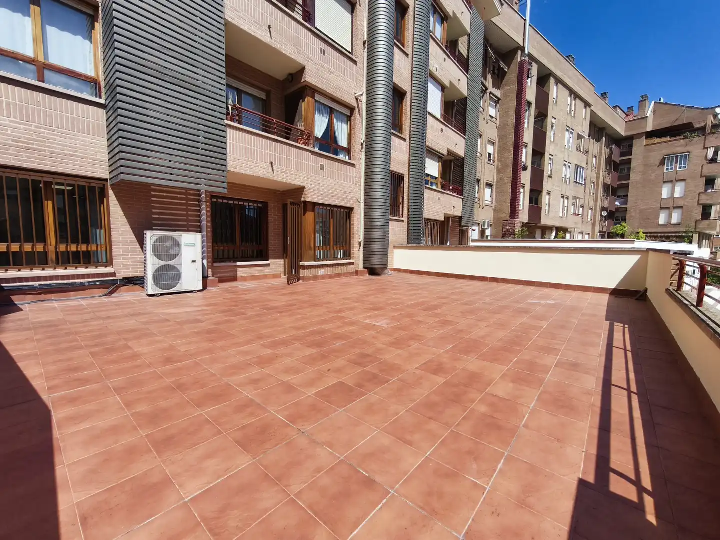 Terrassa de Oficina de lloguer en  Logroño amb Aire condicionat i Calefacció